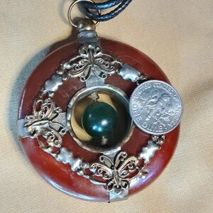 📌RED AND GREEN JADE HANGABLE/DISPLAYABLE GEMSTONE. WEARABLE PENDANT. 2" Dia.